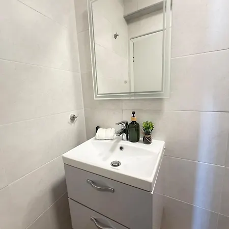 Cool Downtown Apartmán